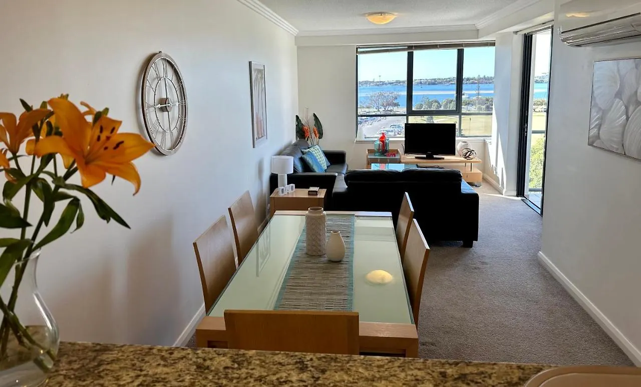 Ocean View Apartments At The Heart Of Gold Coast